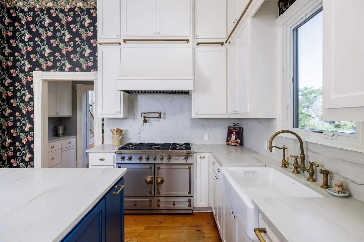 Unique Victorian Home in Llama Ranch