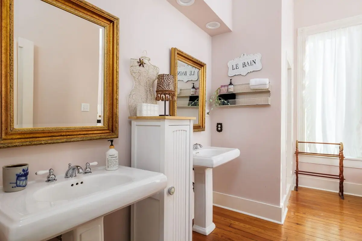 Unique Victorian Home in Llama Ranch