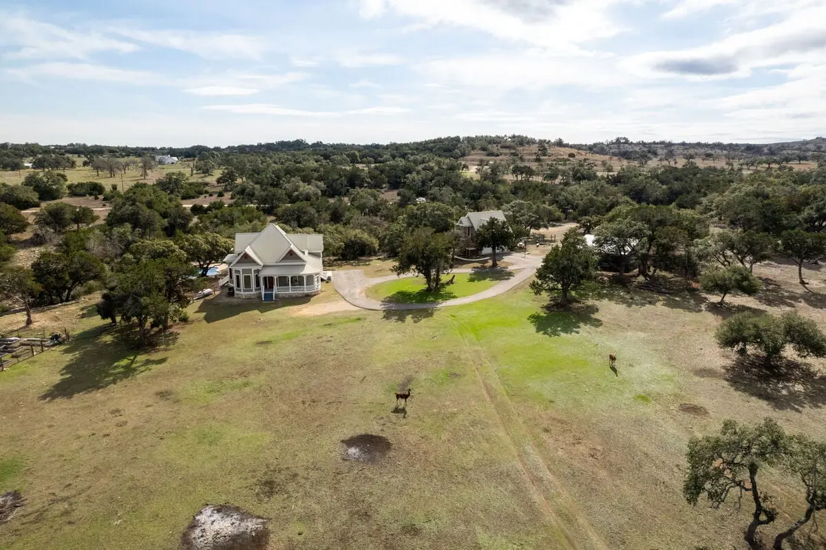 Unique Victorian Home in Llama Ranch