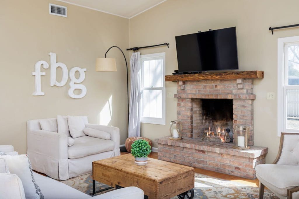 Das Treff Platz- The Gathering Place - Hot Tub!