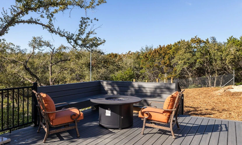 Casa Mariposa |Newly Renovated| Firepit*Fireplace*Great Deck*Pets Welcome!
