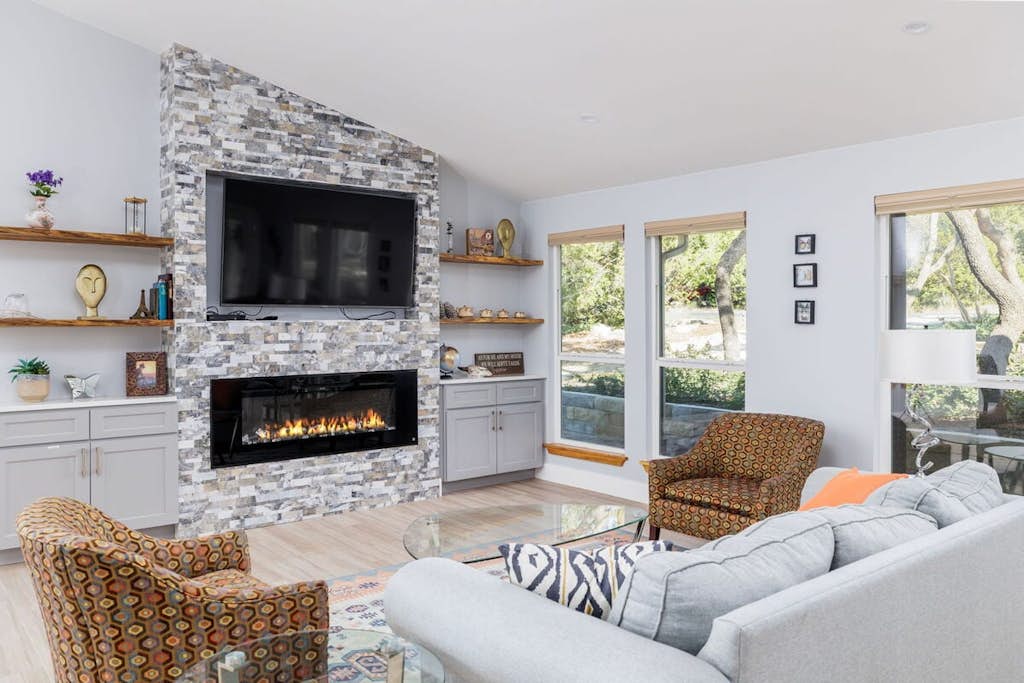 Casa Mariposa |Newly Renovated| Firepit*Fireplace*Great Deck*Pets Welcome!