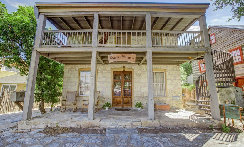 Historic Rumpel Kammer - Steps to Main