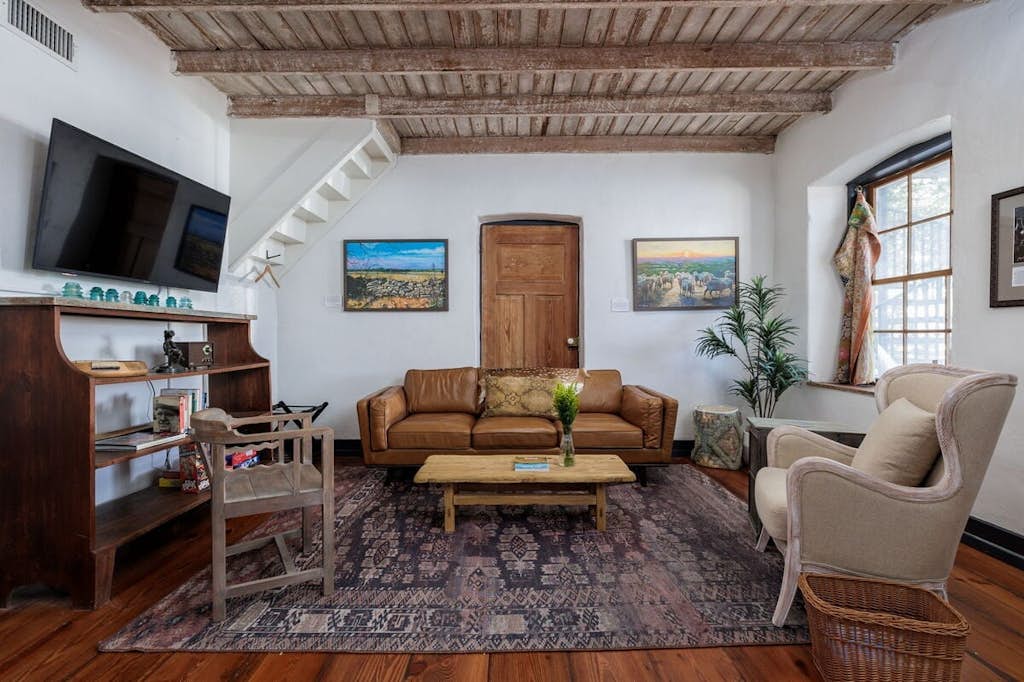 Historic Rumpel Kammer - Steps to Main