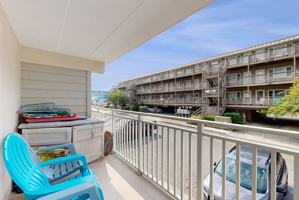 Completely remodeled condo with private balcony - 100 yards to beach
