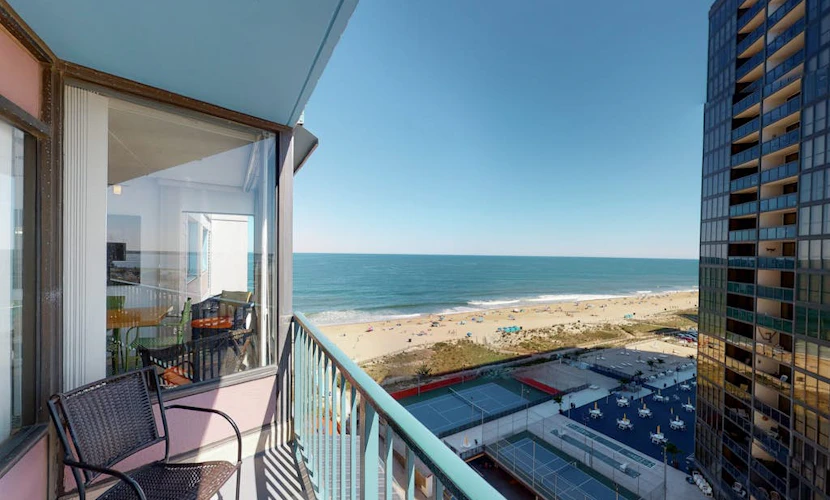 Upscale ocean view condo with pool access & balcony - walk to beach, restaurants