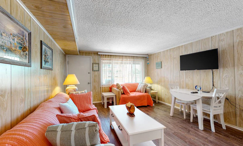 3rd-Floor Condo w/Partial Ocean Views, Beach Access, Balcony, Free WiFi, & W/D