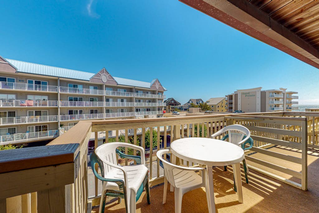 3rd-Floor Condo w/Partial Ocean Views, Beach Access, Balcony, Free WiFi, & W/D