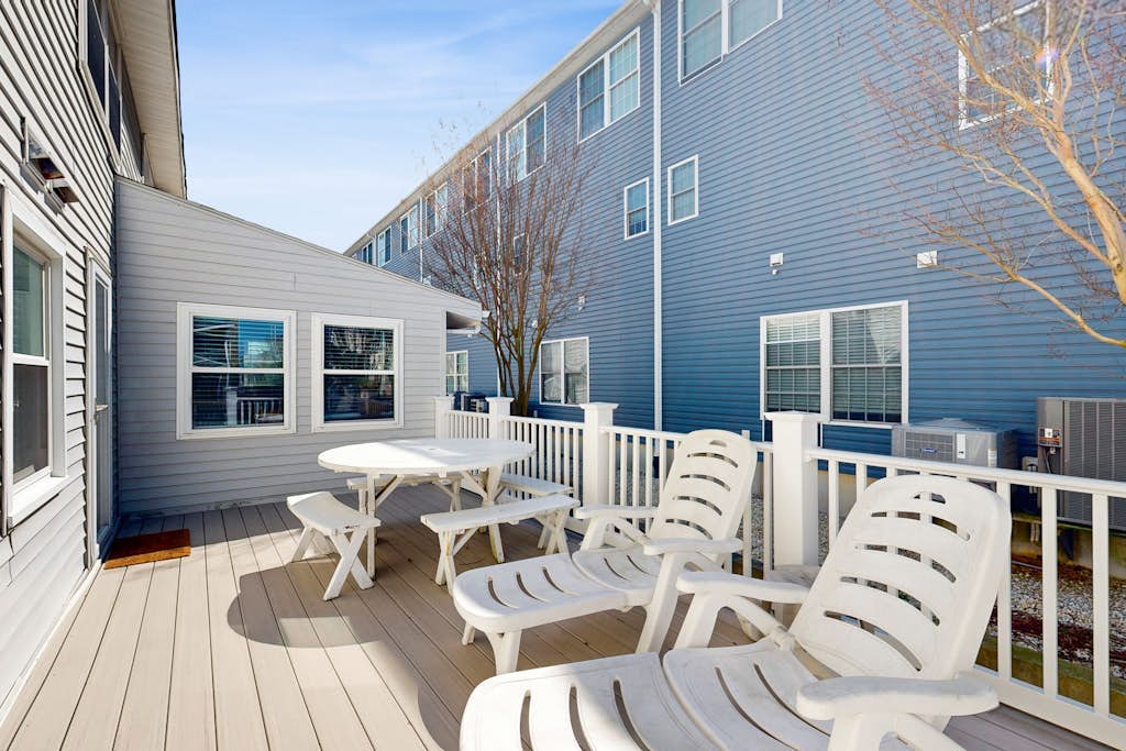 Charming ground-floor home with deck, washer/dryer, free WiFi, and A/C