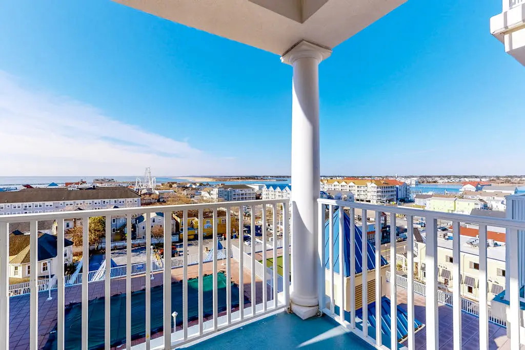 Belmont Towers 708