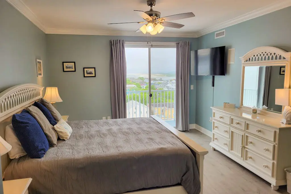 Belmont Towers 708
