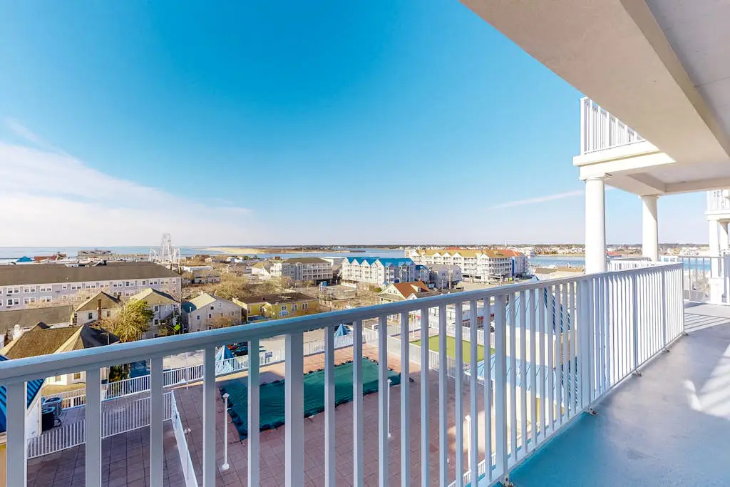 Belmont Towers 708