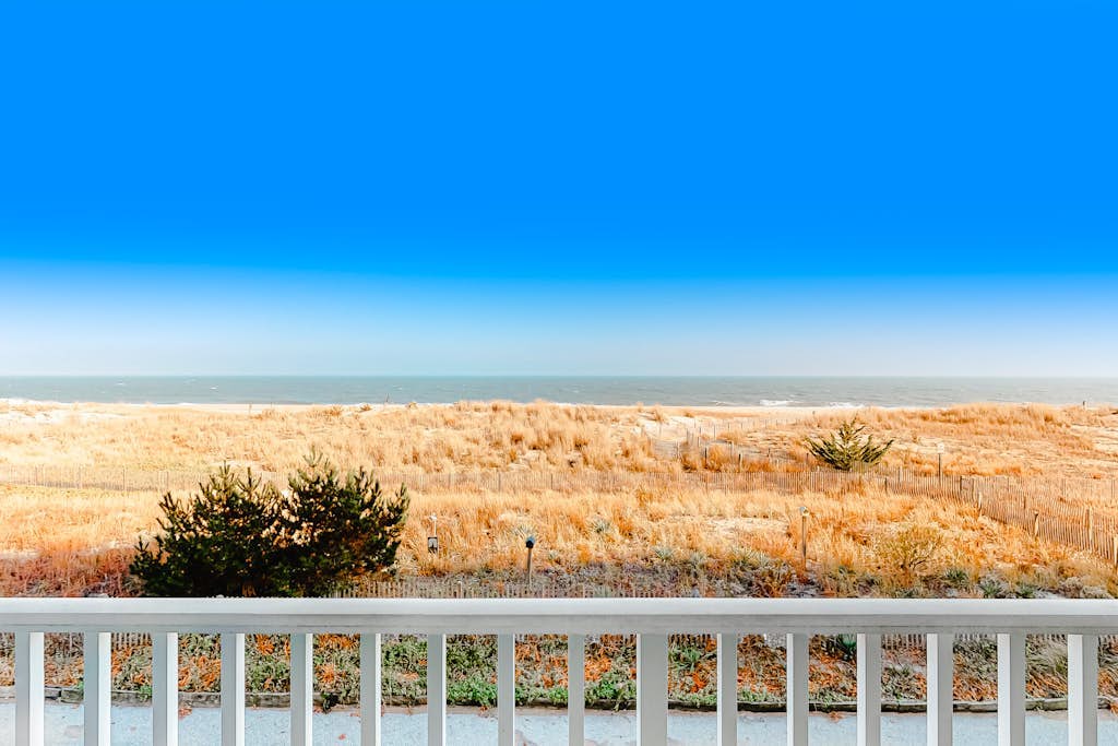 Welcoming Beachfront Condo w/Balcony, Views, Free WiFi, Central A/C, Private W/D