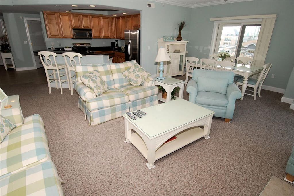 Lovely Condo w/Bay Views From Balcony, Shared Pool, Central AC, & Free WiFi