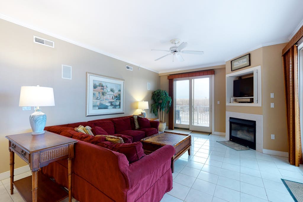 Ground-floor condo with amazing views, beach access, pool & hot tub