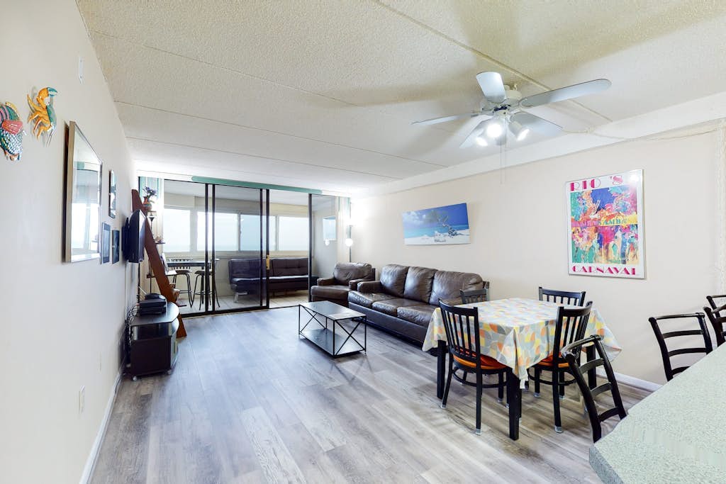 Well-Appointed Vacation Getaway in Oceanfront Complex w/Shared Pool, Free WiFi