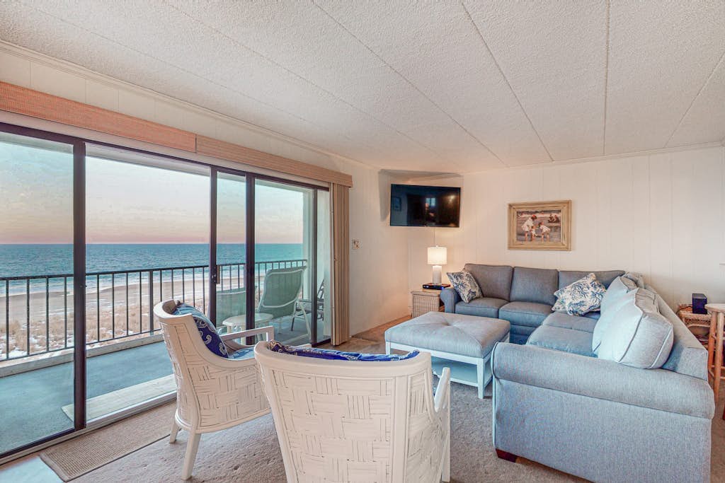 4th-Floor End Condo w/Incredible Location, Shared Olympic Pool, A/C, & Tennis