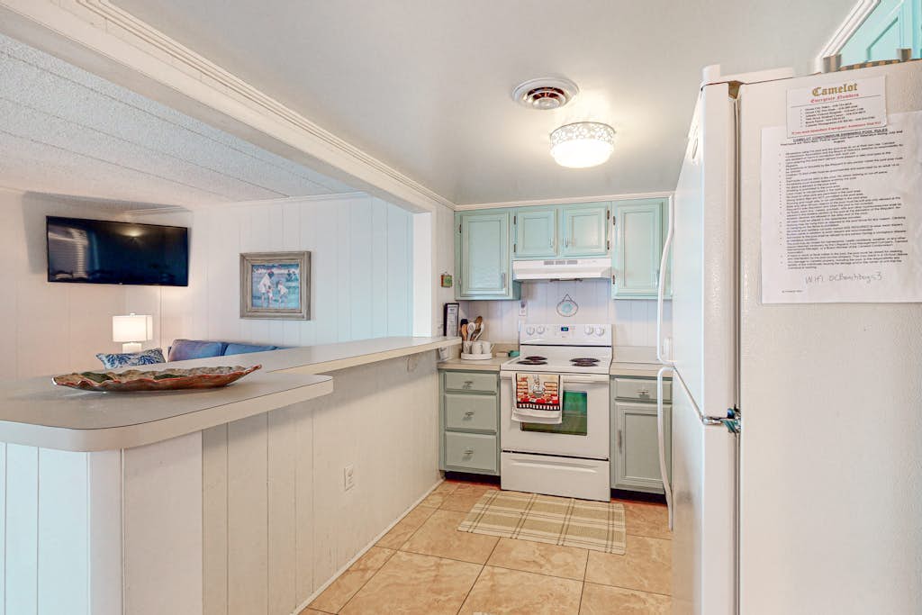 4th-Floor End Condo w/Incredible Location, Shared Olympic Pool, A/C, & Tennis