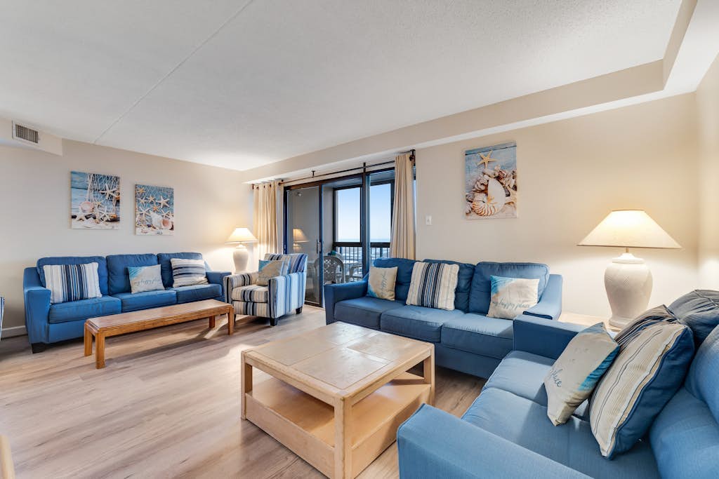 Coastal Condo w/Shared Pools, Gym, Private Balcony, Washer/Dryer, A/C, Free WiFi