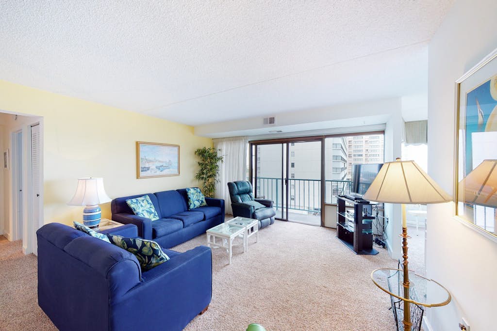 Beachfront Condo w/Private Balcony, Shared Pool, Ocean Views, Free WiFi, A/C