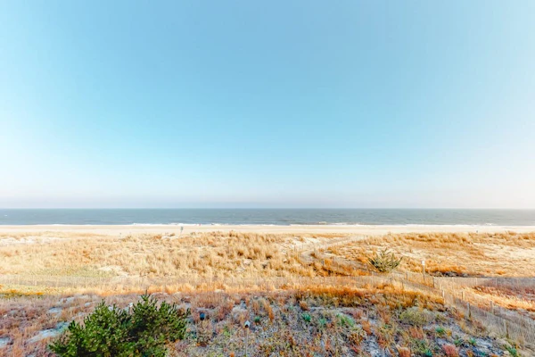 Welcoming Family-Friendly Oceanfront Condo w/A/C, Balcony, Free WiFi, & W/D