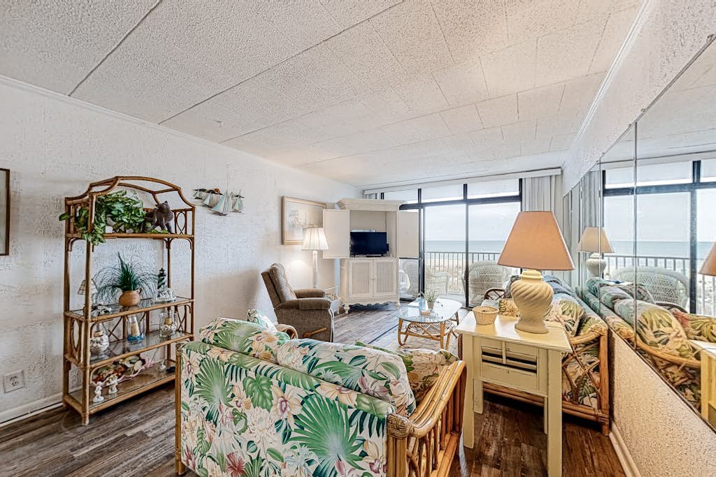 Welcoming Family-Friendly Oceanfront Condo w/A/C, Balcony, Free WiFi, & W/D