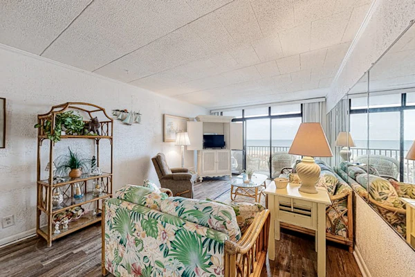 Welcoming Family-Friendly Oceanfront Condo w/A/C, Balcony, Free WiFi, & W/D