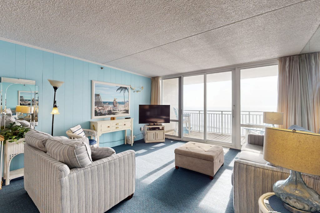 Convenient beachfront condo with fast WiFi, pools, sauna, gym, & central A/C