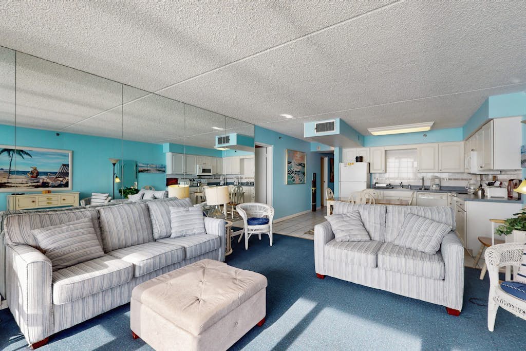 Convenient beachfront condo with fast WiFi, pools, sauna, gym, & central A/C