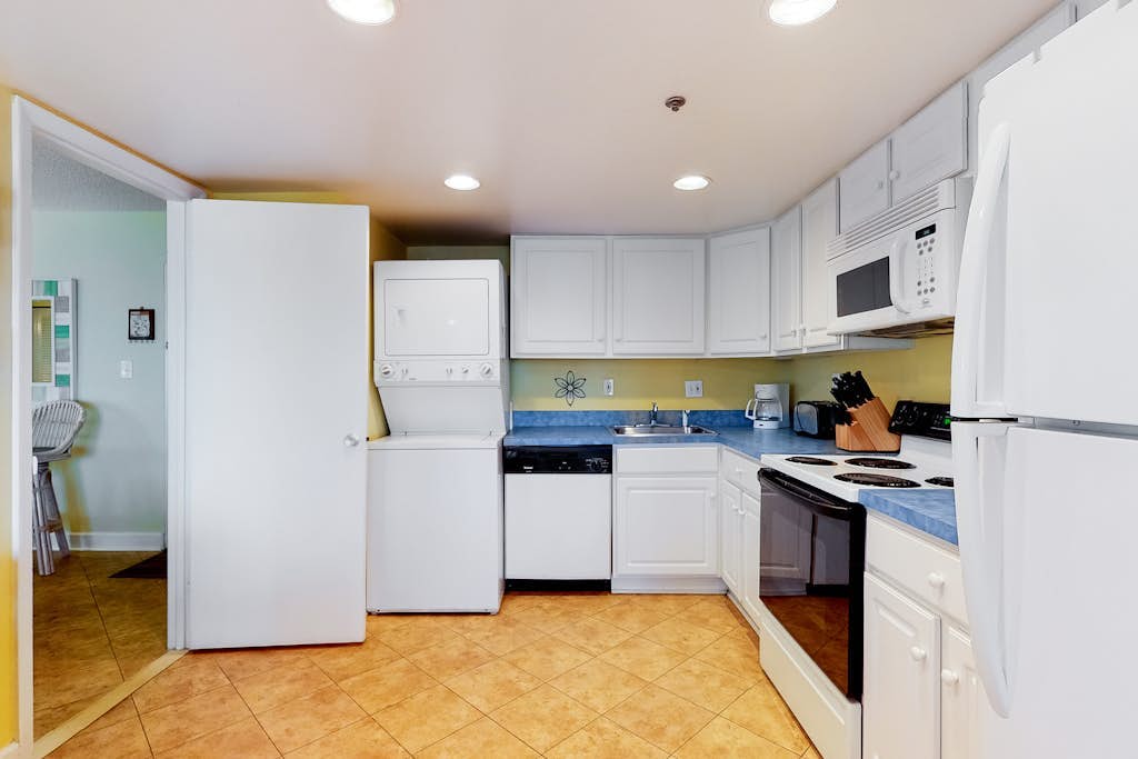 Beachfront Condo w/Private Balcony, Telescope, Shared Pool, A/C, Free WiFi