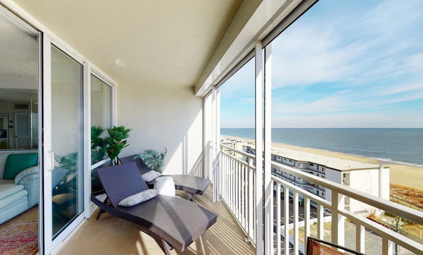 Convenient beachfront condo with balcony, pools, sauna, gym, AC, & game room
