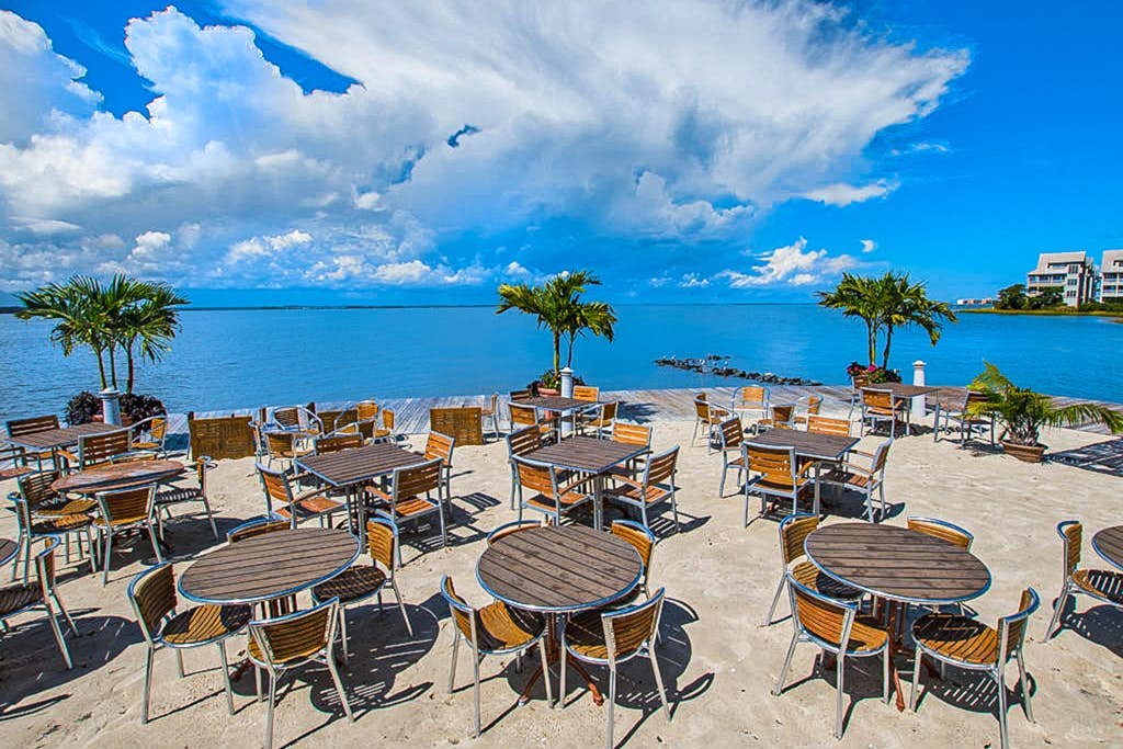 Fountain-view 4th-floor condo with 3 private beaches, pools, gym, balcony, W/D