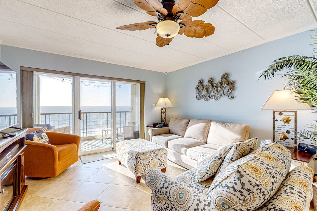 Beachfront condo with ocean-view balcony, outdoor pool, washer/dryer & AC