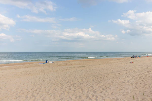 Cozy condo with ocean view - just steps from the beach