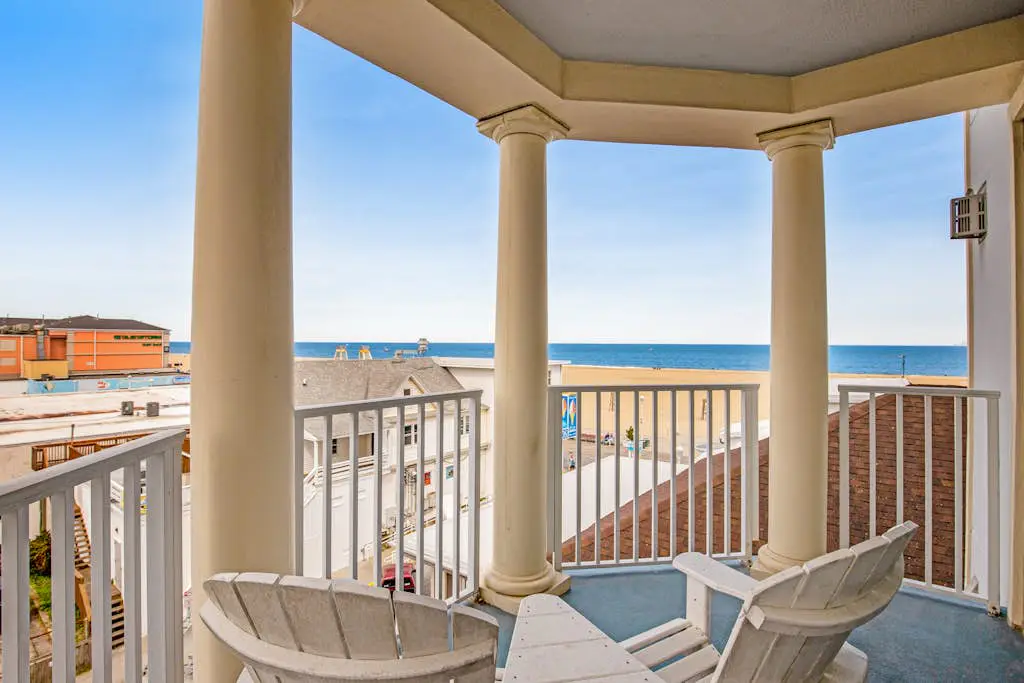 Belmont Towers 407