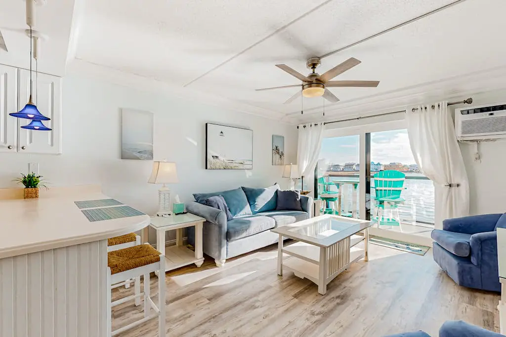 Harbor Sails 203