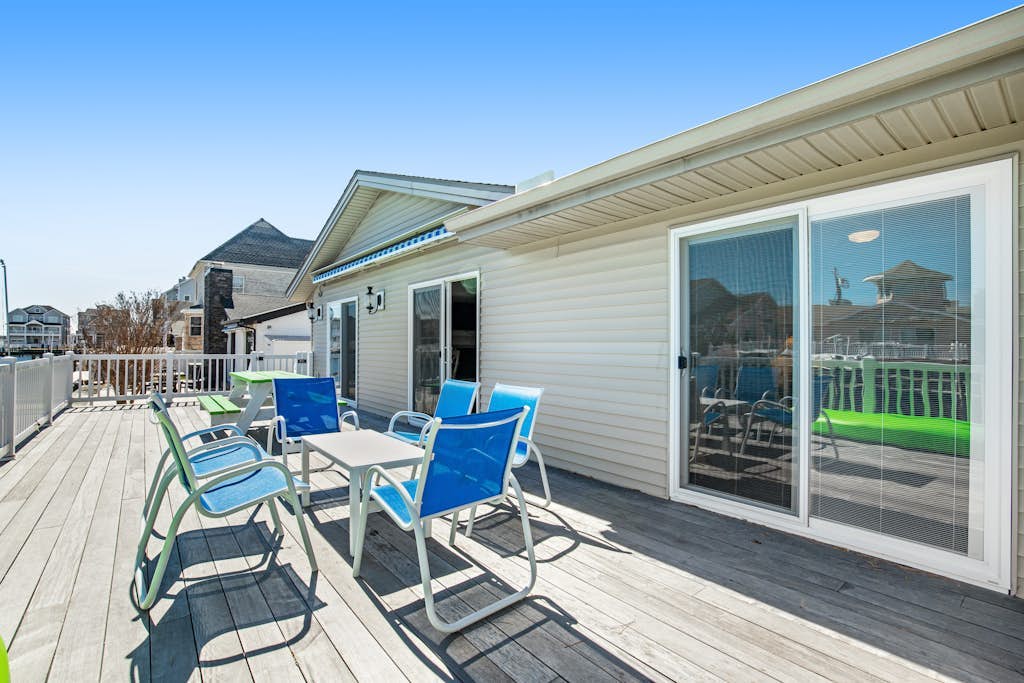 Canalfront House w/ Private Deck, Central AC, Free WiFi, Bay Views, Washer/Dryer