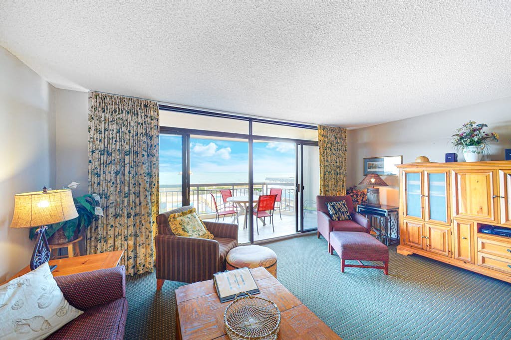Condo in an Oceanfront Building w/ Balcony, AC, WiFi & Shared Pool/Tennis