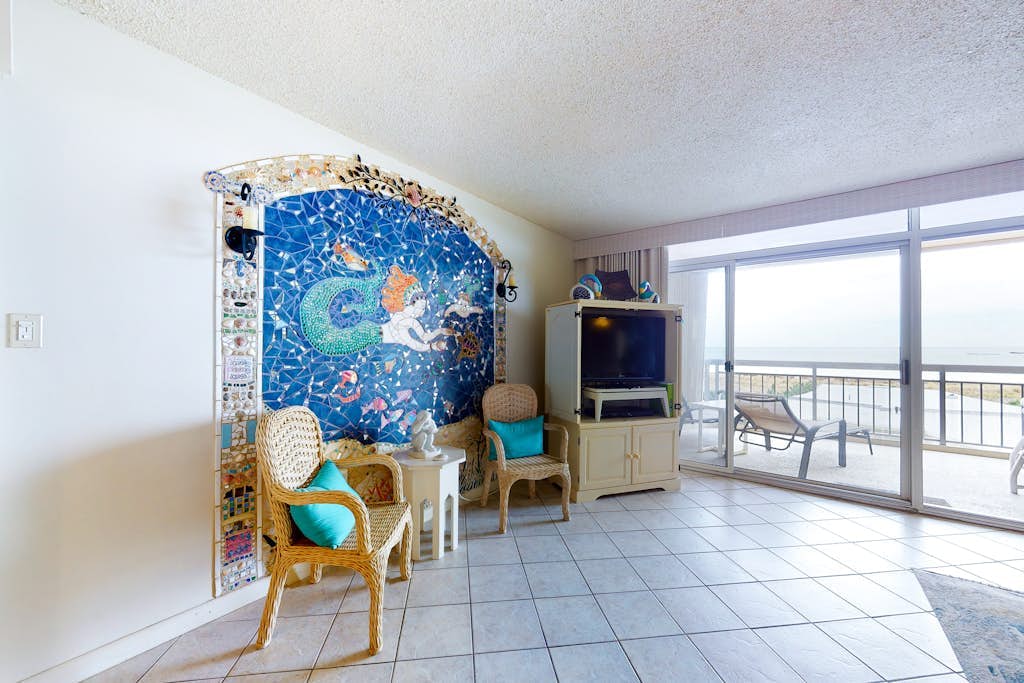 Oceanfront Condo w/ Balconies, Washer/Dryer, WiFi & Shared Pool/Tennis