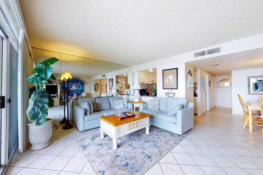 Oceanfront Condo w/ Balconies, Washer/Dryer, WiFi & Shared Pool/Tennis