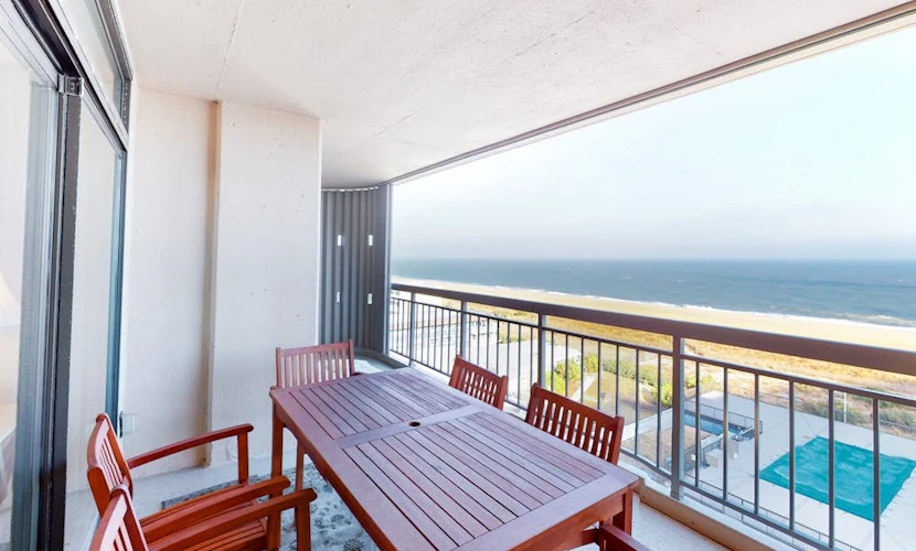 Oceanfront Condo w/ Balcony, WiFi, Central AC & Shared Pool/Tennis/Sundeck