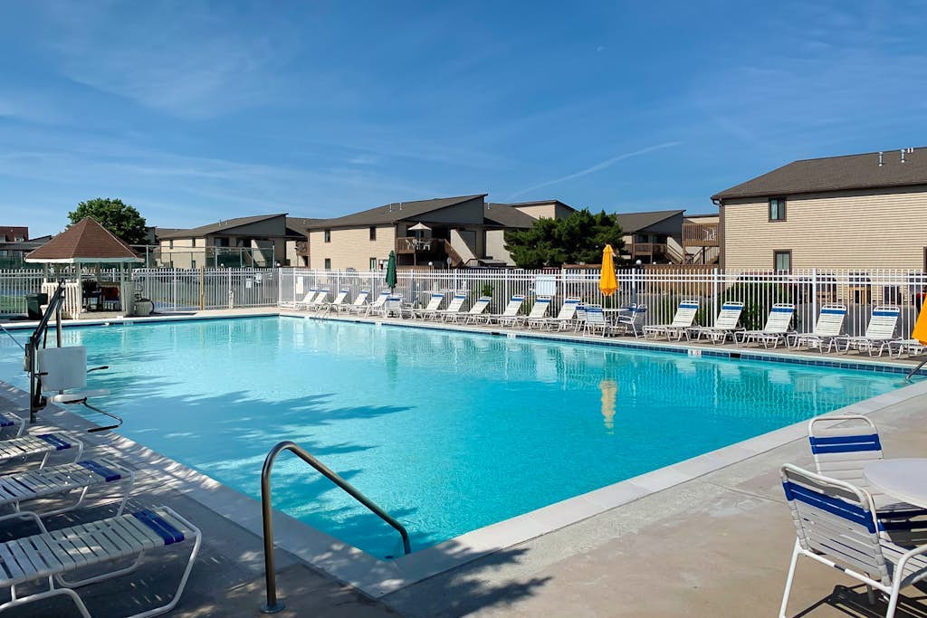 First-Floor Condo w/Private Patio, W/D, A/C, Shared Pools & Tennis & Racquetball