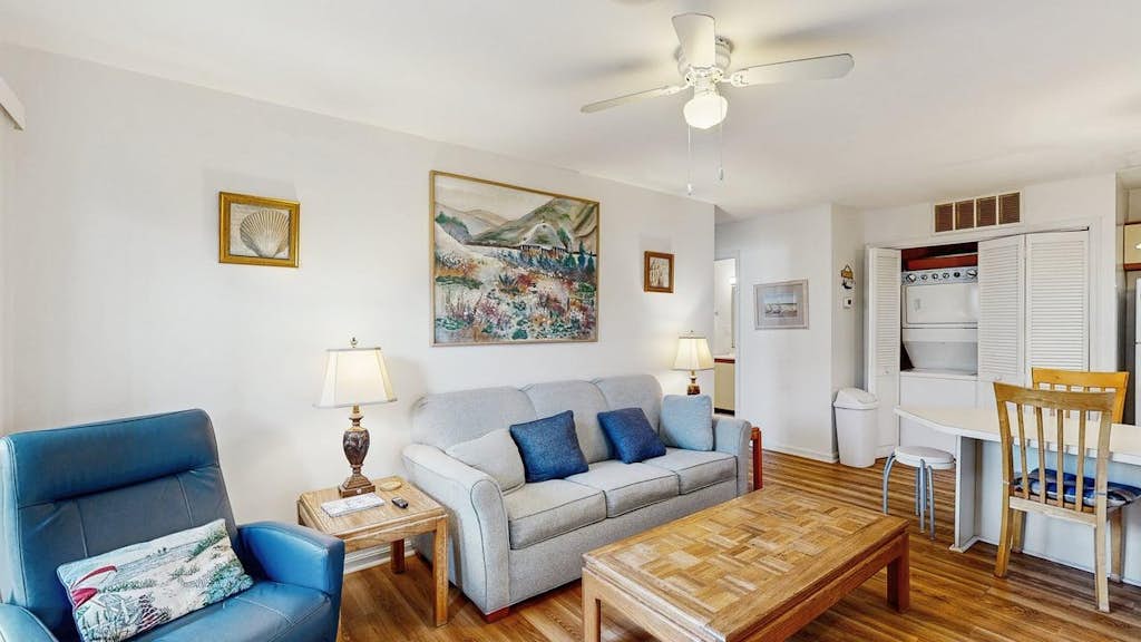 First-Floor Condo w/Private Patio, W/D, A/C, Shared Pools & Tennis & Racquetball