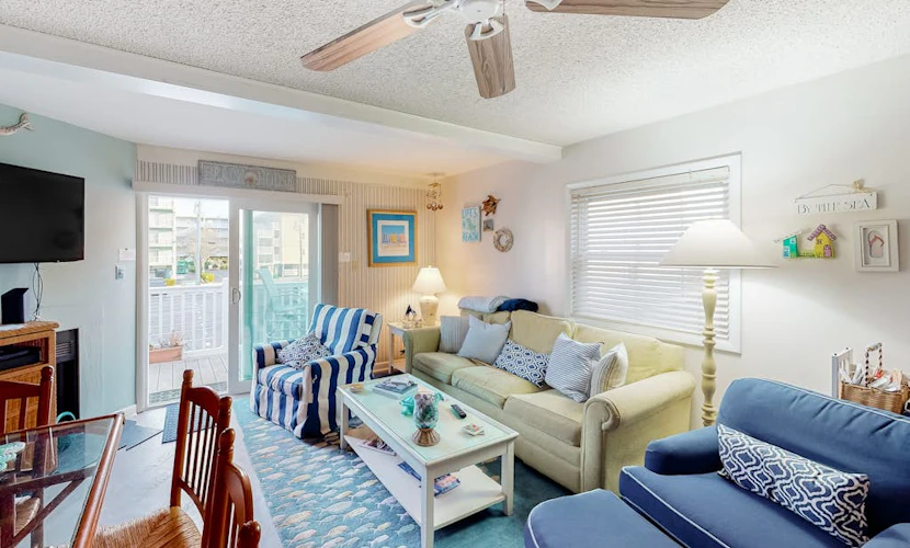 Comfy, Oceanside Townhouse w/Private Washer/Dryer, Free WiFi, & Balcony