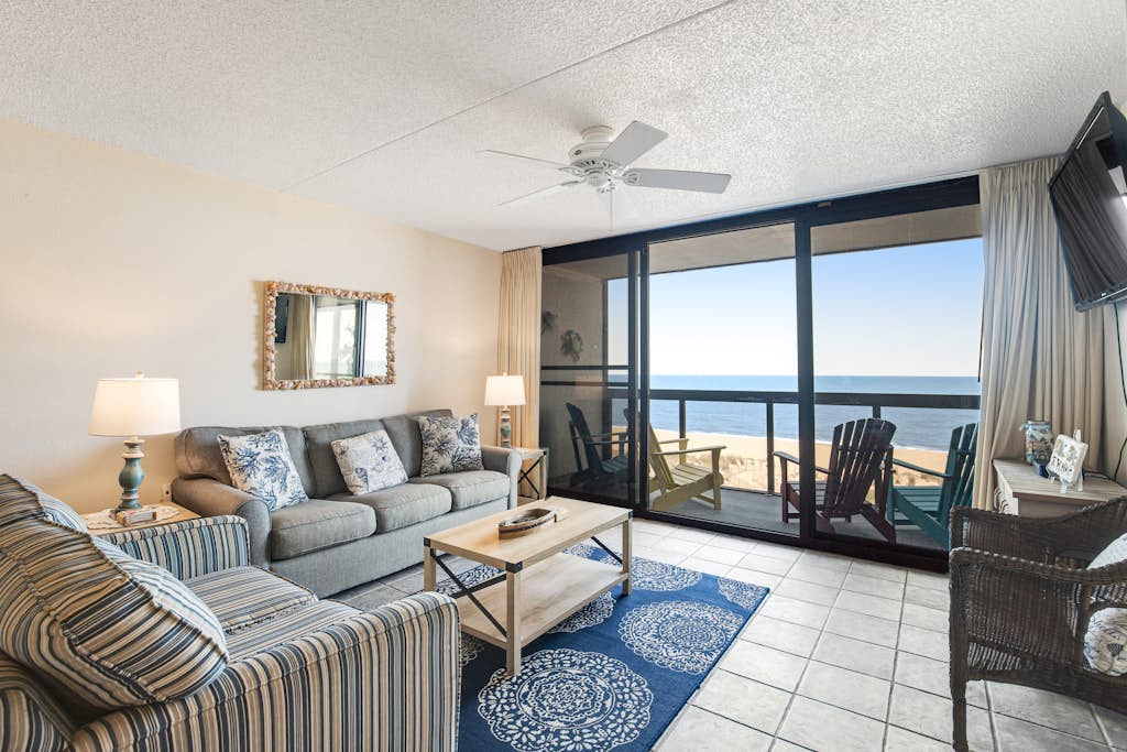 Splendid beachfront condo with balcony, views, pool, gym, tennis, AC & sauna