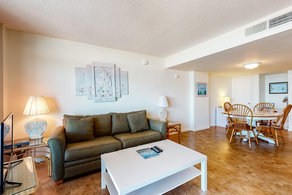 Oceanfront High-Rise Condo w/ Balcony, Ocean View, AC & Shared Pool/Tennis