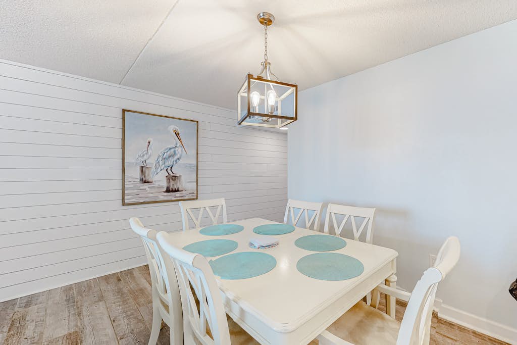 Remodeled condo with beach views, balcony, pools, gym, tennis & AC