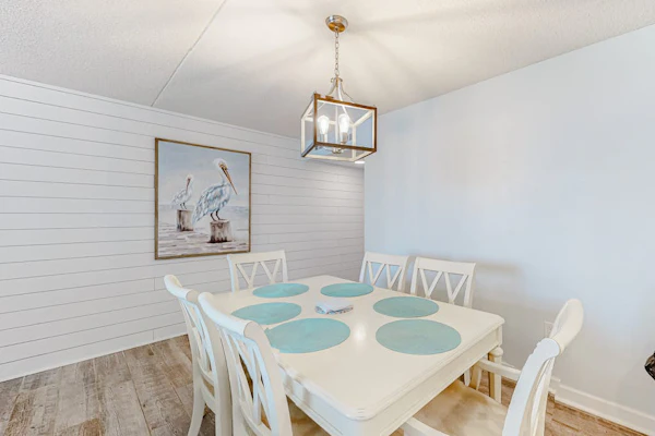 Remodeled condo with beach views, balcony, pools, gym, tennis & AC