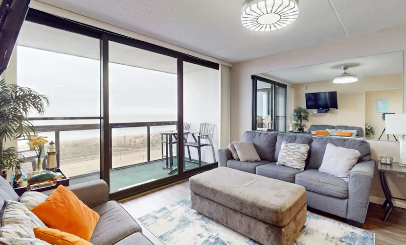 Adorable beachfront condo with balcony, incredible views, pools & game room