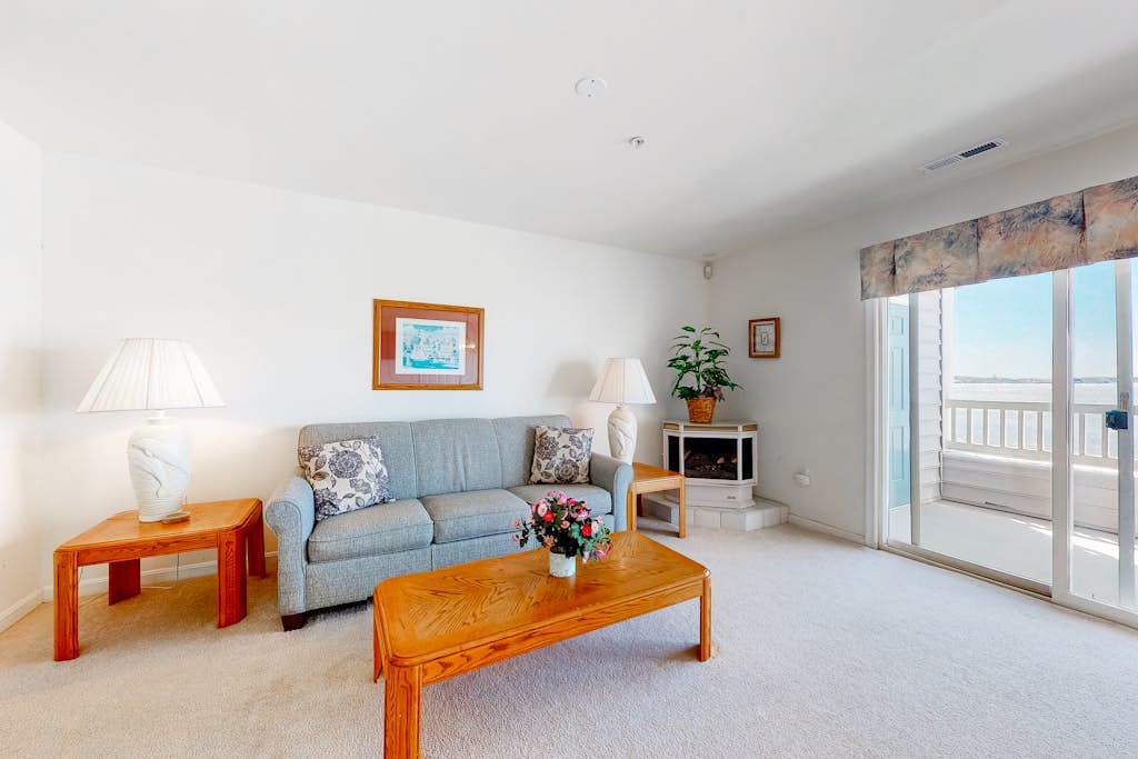 Harbour Towne 203A